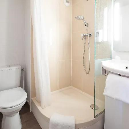 Centre Hotel 2*